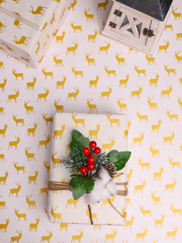 Бумага белая крафт 50г/м2, 70см x 10м, Северные олени, золото Бумага белая крафт 50г/м2, 70см x 10м, Северные олени, золото