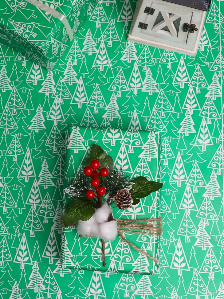 Бумага белая крафт 50г/м2, 70см x 10м, Елки, зеленый Бумага белая крафт 50г/м2, 70см x 10м, Елки, зеленый