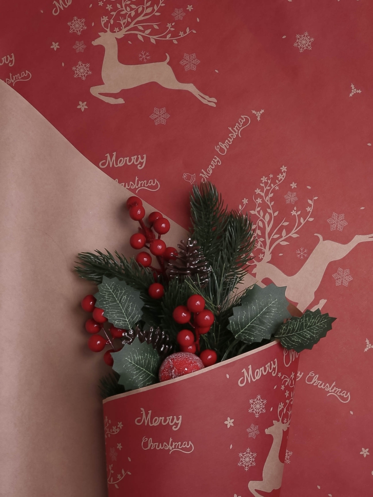 Бумага крафт 70г/м2, 70см x 10м, Олени бегущие, ягодный пунш