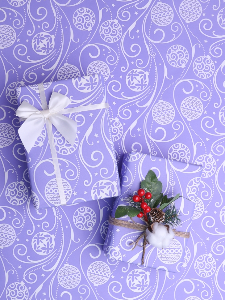 Бумага белая крафт 50г/м2, 70см x 10м, Новогодние шары, сиреневый классик