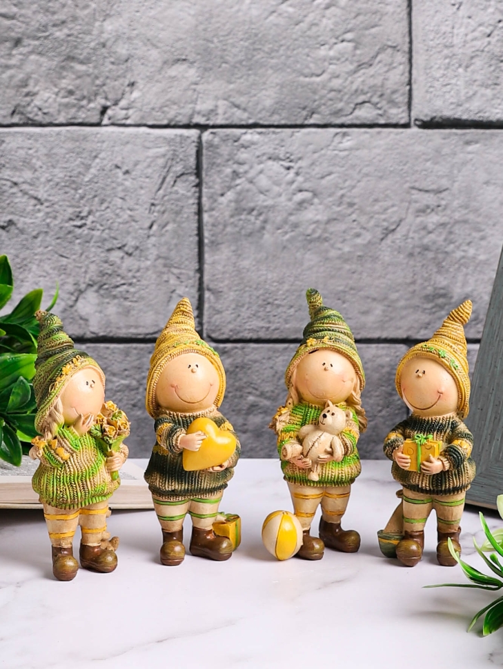 Фигурки 4шт Дети с подарками 6х5,5х14см