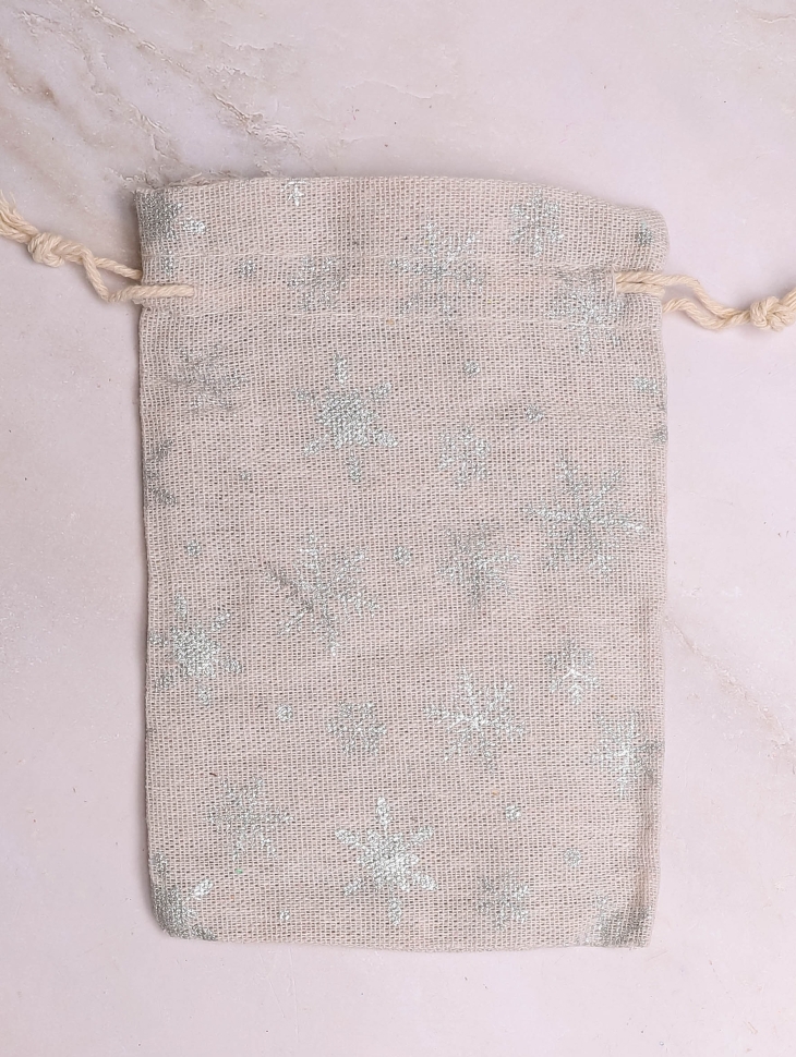 Мешок подарочный НГ холщовый 12х17см Снежинки серебряные серый Мешок подарочный НГ холщовый 12х17см Снежинки серебряные серый