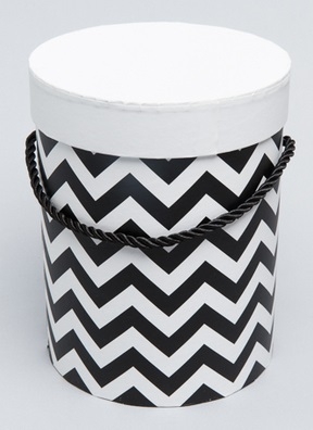 Коробка цилиндр 14х18,5см W6685 Зигзаг черный Коробка цилиндр 14х18,5см W6685 Зигзаг черный
