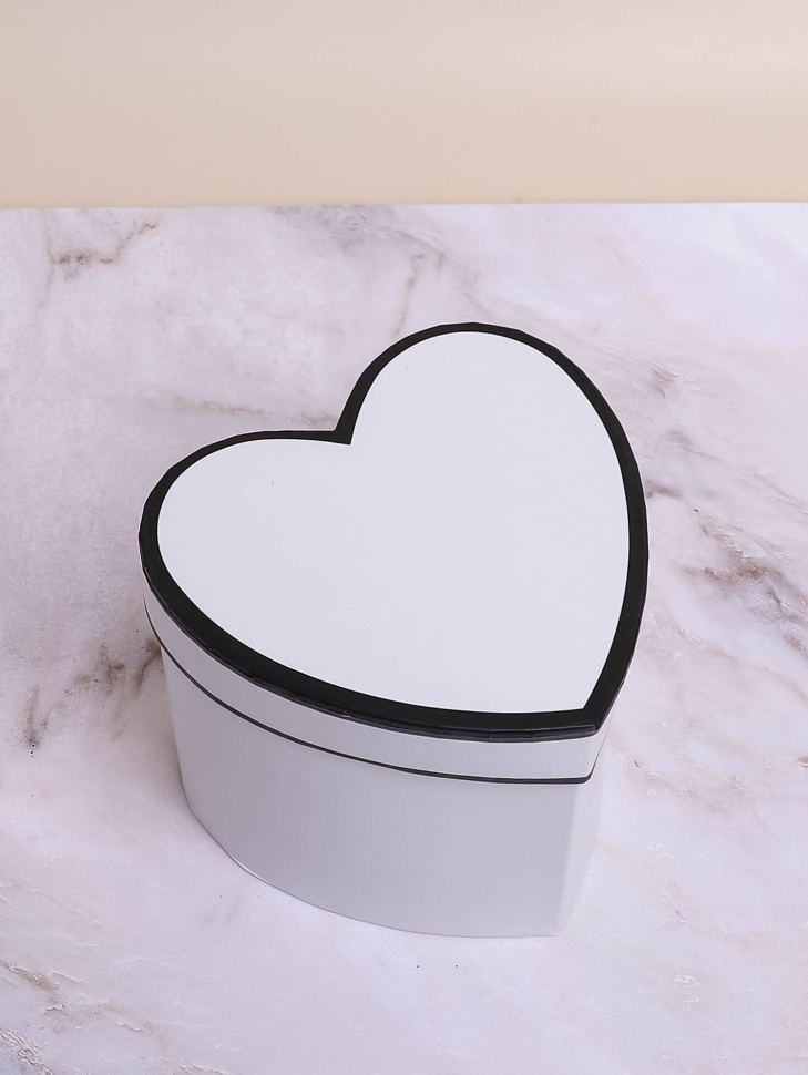 Коробка Сердце 12х10,5х10,8см с окантовкой белый