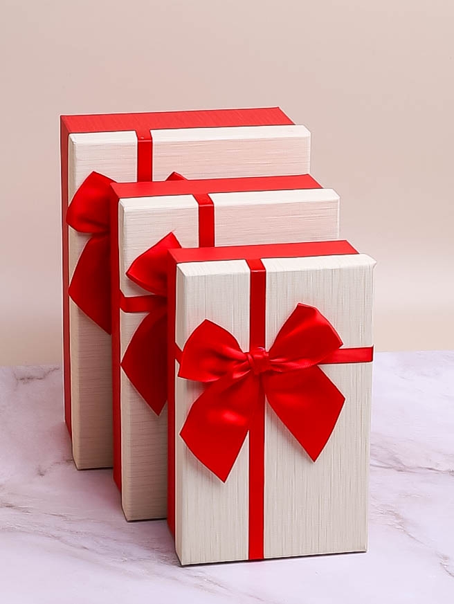 Коробка прямоугольник набор из 3шт 23х16х9,8см крышка белая, бант красный Коробка прямоугольник набор из 3шт 23х16х9,8см крышка белая, бант красный