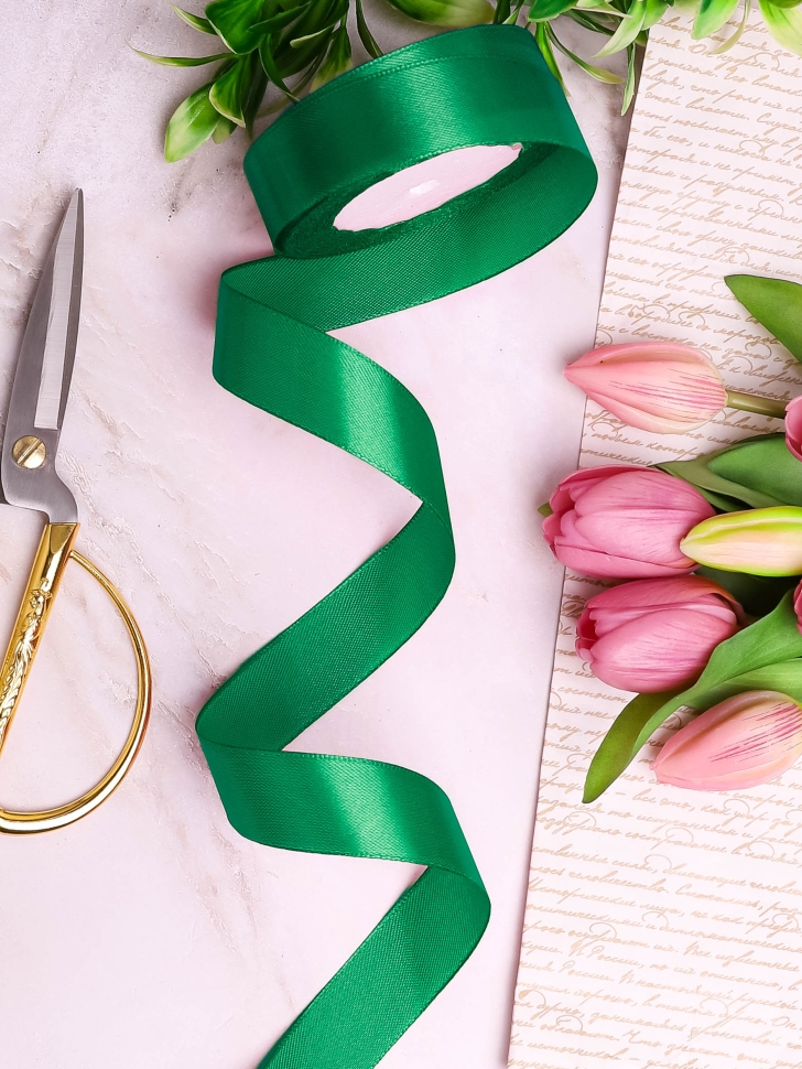 Лента атласная 24мм х 25ярд зеленый темный Лента атласная 24мм х 25ярд зеленый темный