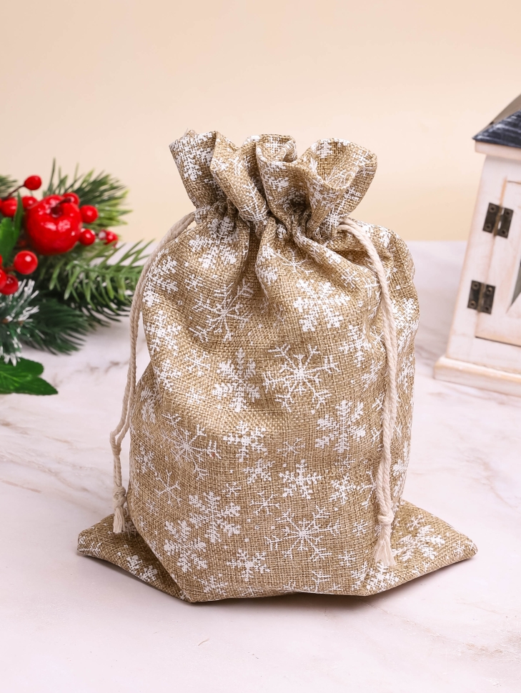 Мешок подарочный НГ холщовый 20х30см Снежинки белые натуральный Мешок подарочный НГ холщовый 20х30см Снежинки белые натуральный