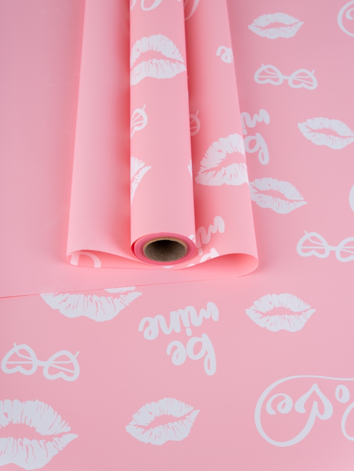 Пленка матовая 65мкм 58см х 10м Поцелуи розовый