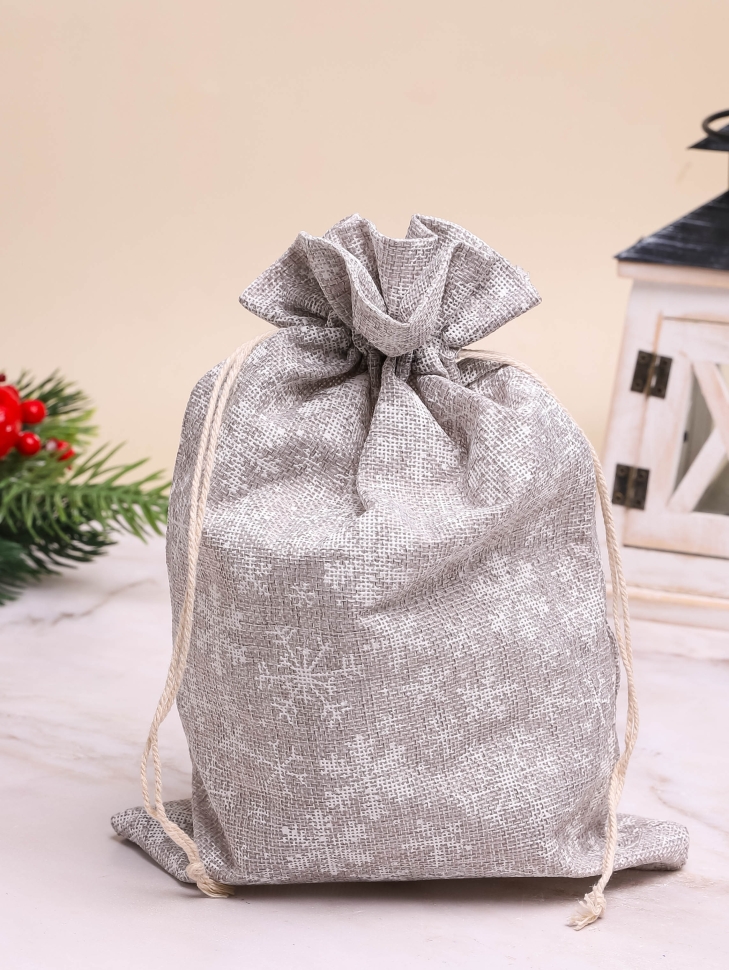 Мешок подарочный НГ холщовый 20х30см Снежинки белые серый Мешок подарочный НГ холщовый 20х30см Снежинки белые серый