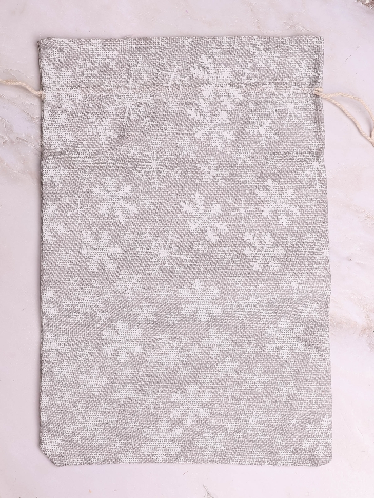 Мешок подарочный НГ холщовый 20х30см Снежинки белые серый Мешок подарочный НГ холщовый 20х30см Снежинки белые серый