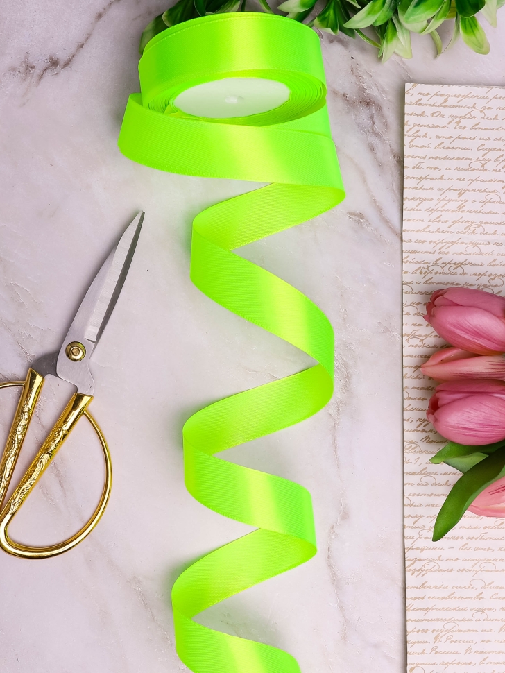 Лента атласная 24мм х 25ярд салатовый светлый Лента атласная 24мм х 25ярд салатовый светлый