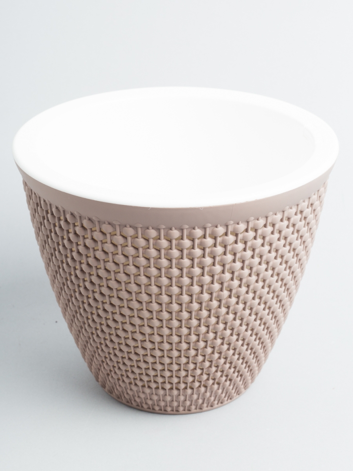 Кашпо из пластика "Ротанг" 3л. h16.5см,d19 фраппе Кашпо из пластика "Ротанг" 3л. h16.5см,d19 фраппе