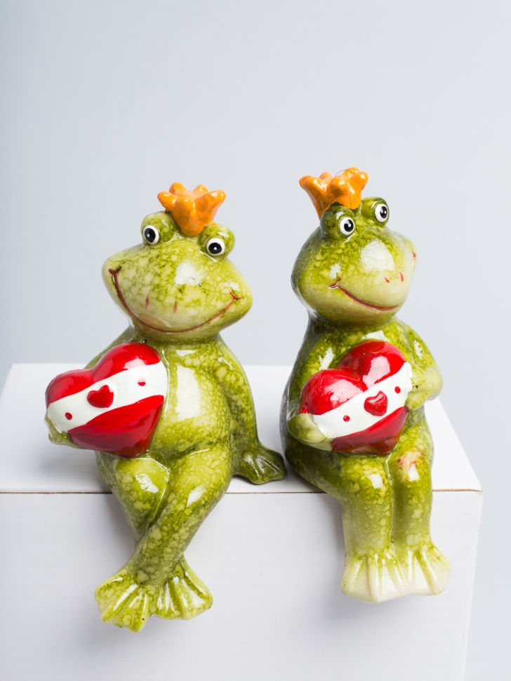 Фигурки 2шт. Лягушки 8х7,5х13см Фигурки 2шт. Лягушки 8х7,5х13см