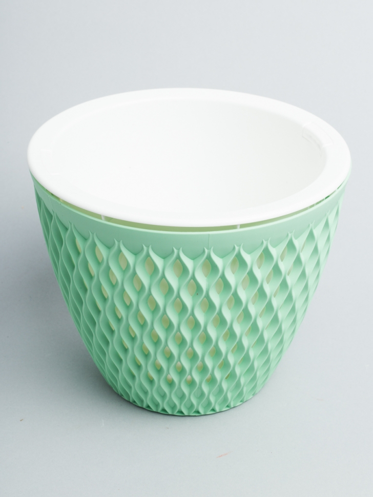 Кашпо из пластика "Версаль" 1,6л. h13,5см,d16см мята Кашпо из пластика "Версаль" 1,6л. h13,5см,d16см мята