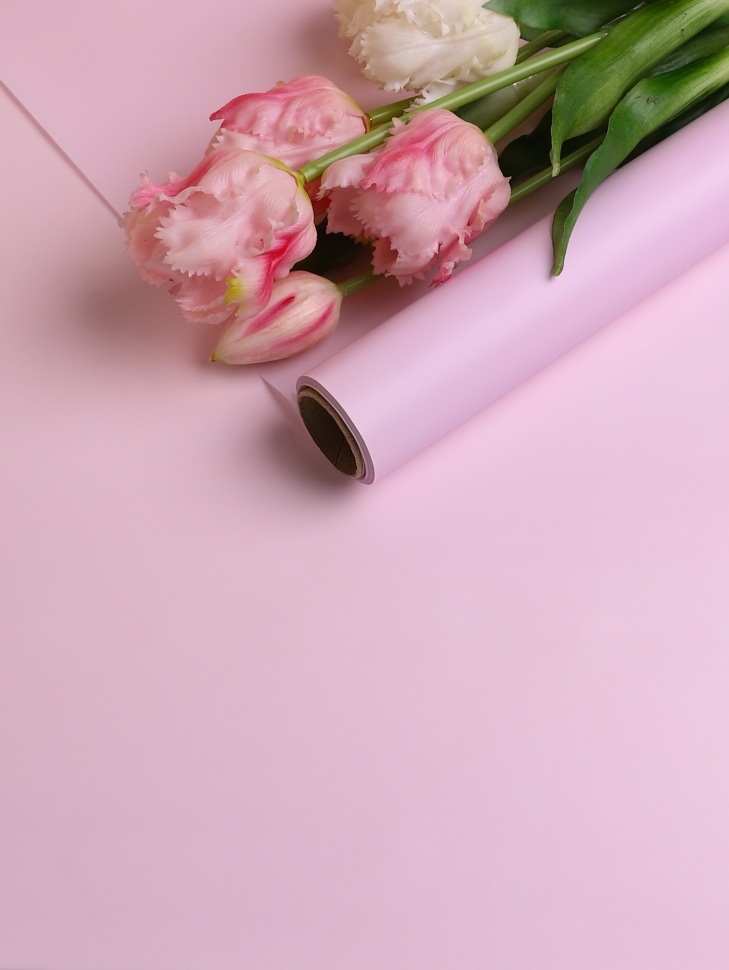 Пленка матовая 60см х 10м на втулке сиреневый жемчуг Пленка матовая 60см х 10м на втулке сиреневый жемчуг