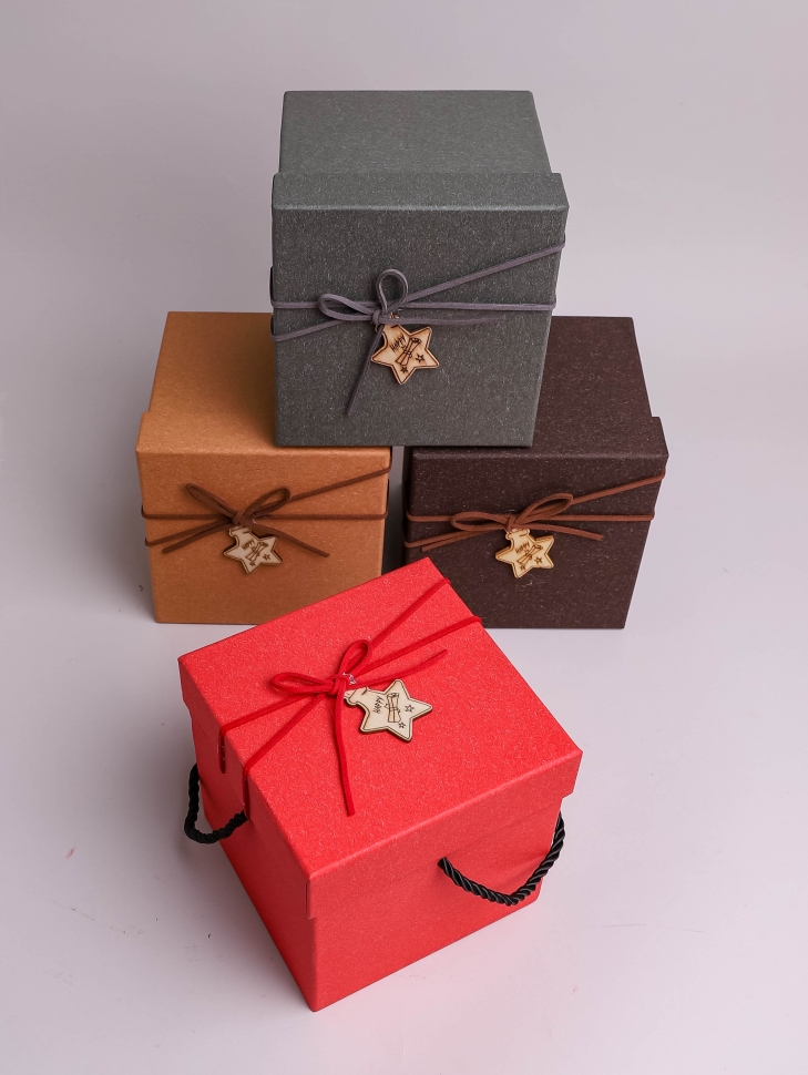 Коробка квадрат 13х13х13см Подвеска звездочка микс Коробка квадрат 13х13х13см Подвеска звездочка микс
