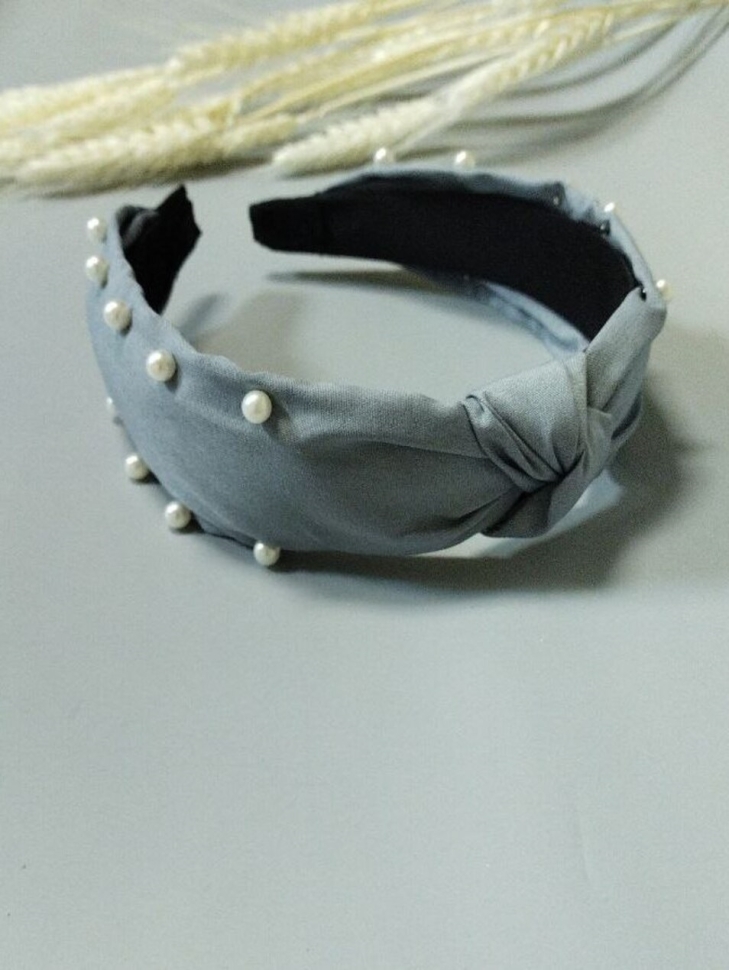 Ободок О-090 15х12,5х4см серый с жемчугом Ободок О-090 15х12,5х4см серый с жемчугом