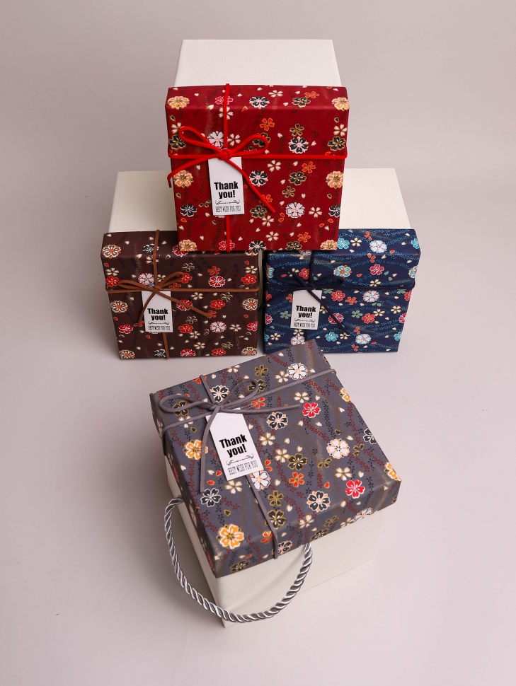 Коробка квадрат 13х13х13см Цветочная поляна микс Коробка квадрат 13х13х13см Цветочная поляна микс