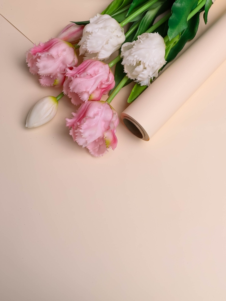 Пленка матовая Пастель 58см х 10м на втулке, слоновая кость. Пленка матовая Пастель 58см х 10м на втулке, слоновая кость.