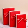 Коробка прямоугольник набор из 3шт 23х16х9см крышка красная/белый,бант красный Коробка прямоугольник набор из 3шт 23х16х9см крышка красная/белый,бант красный