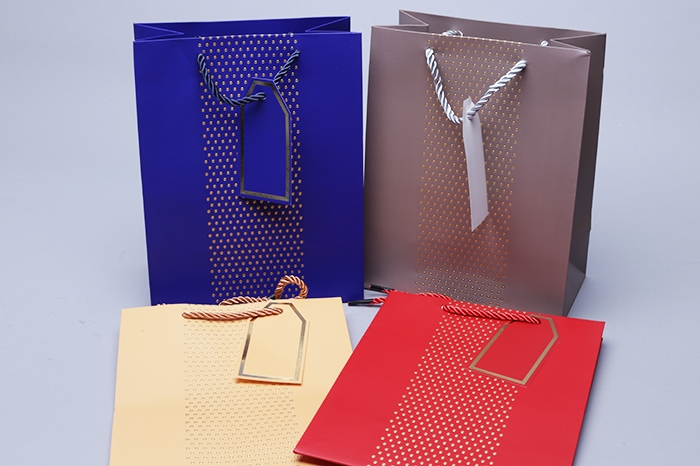 Сумочка подарочная с тиснением (26х32х12см) L56 Сумочка подарочная с тиснением (26х32х12см) L56