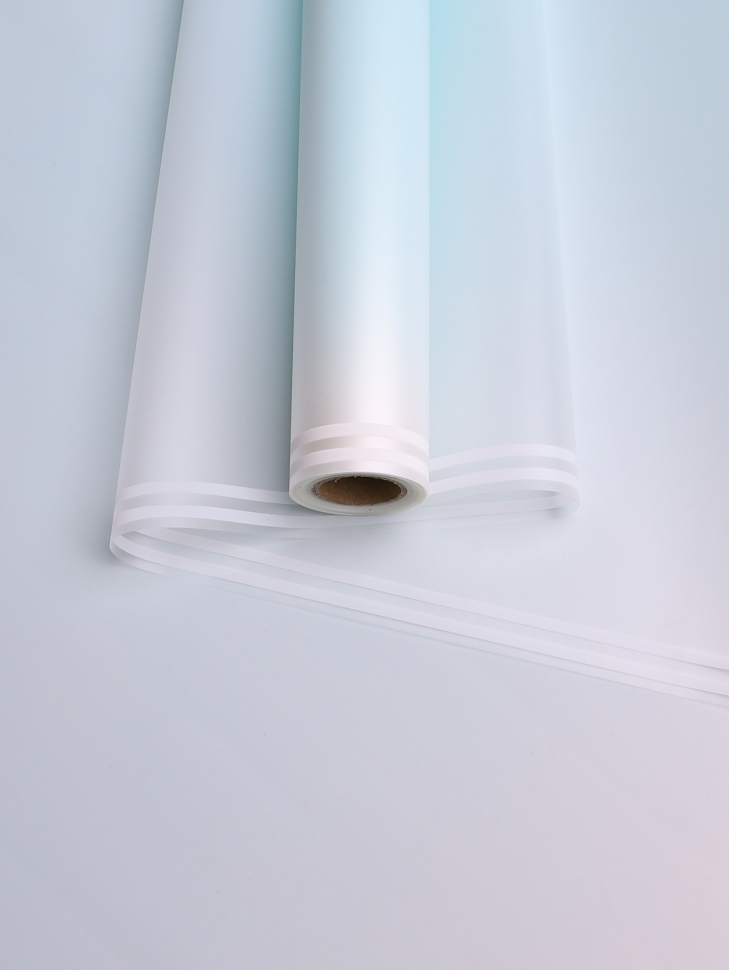 Пленка матовая 50мкм 58см х 10м прозрачный кант голубой