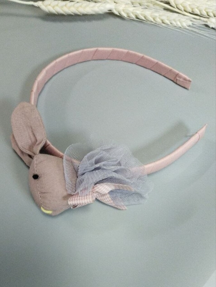 Ободок О-095 13х15х3,5см зайчик с бантом бежевый/голубой Ободок О-095 13х15х3,5см зайчик с бантом бежевый/голубой