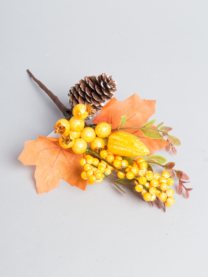ИЦ Бутоньерка с ягодами и шишками 25см GYH220610-7